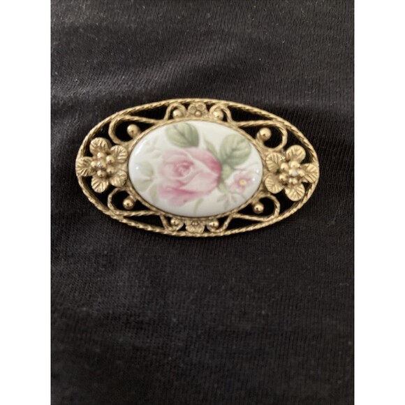 Vintage 1928 Oval Pink Porcelain Rose Brooch Gold tone Filigree Floral Pin - Picture 2 of 9